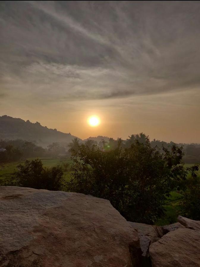 Sunrise Guest House & Restaurant Hampi Εξωτερικό φωτογραφία
